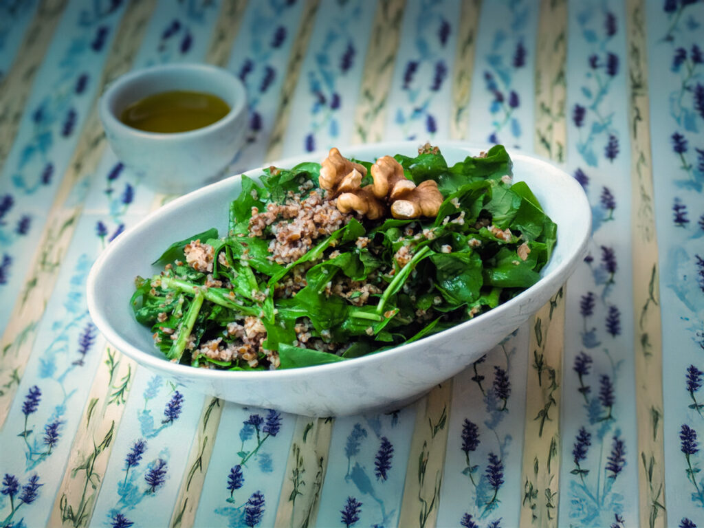 Salada de trigo com rúcula